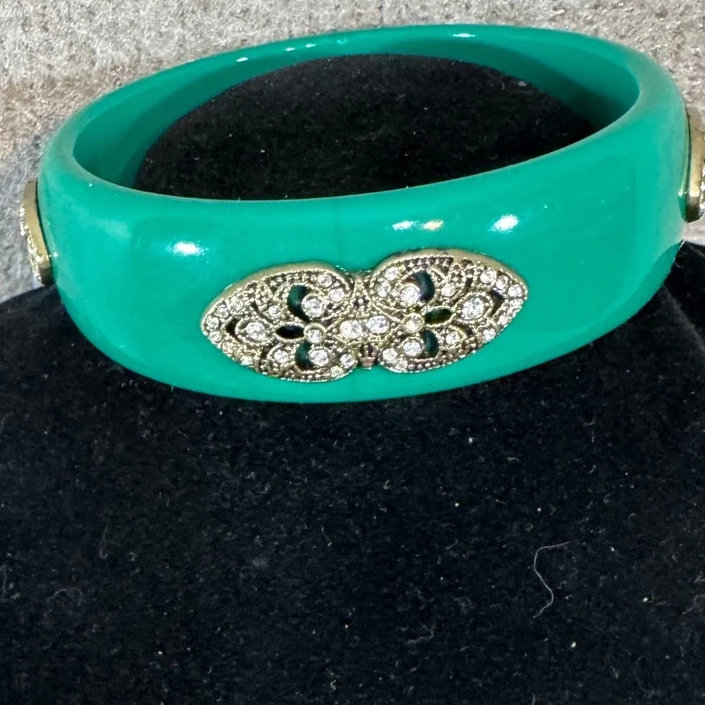 Premier Designs Resin Bangle Bracelet Gold Tone Openwork Medallion Rhinestone